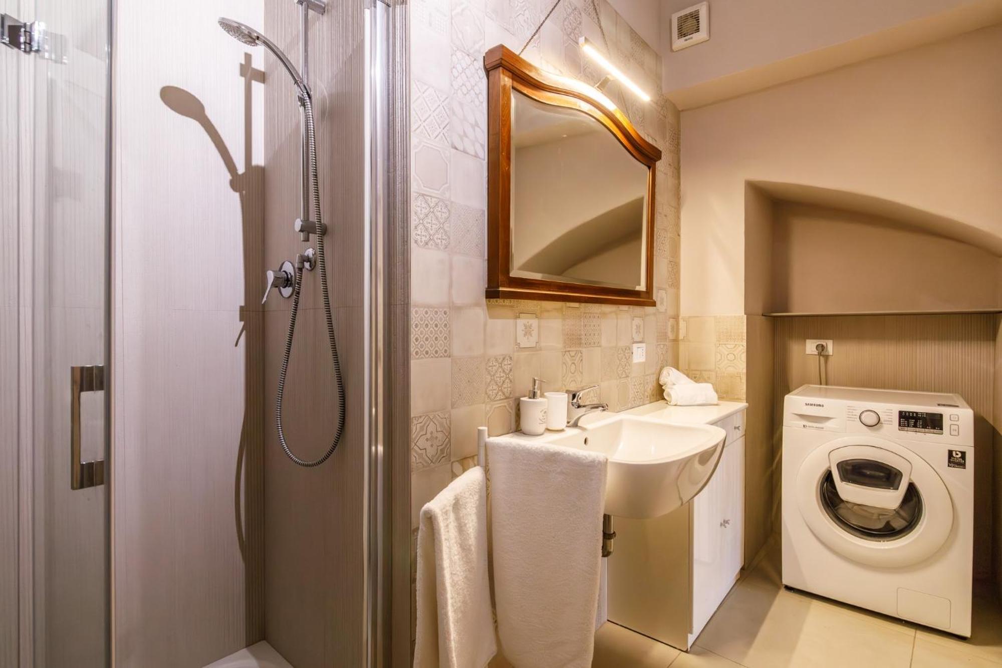 Porta Romana Elegant Apartments With Private Parking! Siena Dış mekan fotoğraf